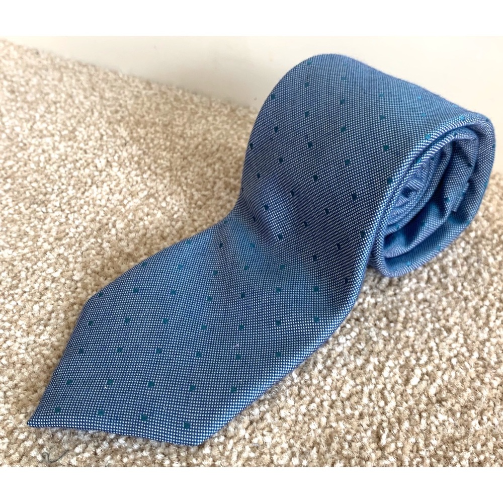 Calvin Klein men’s blue pattern tie Length = 59”